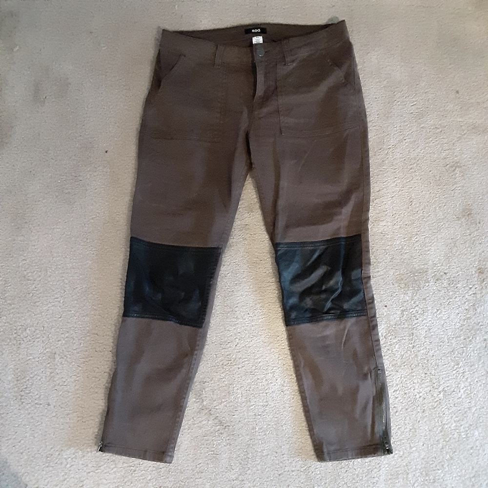 Faux Leather Patch Jeans - Picture 2 of 8